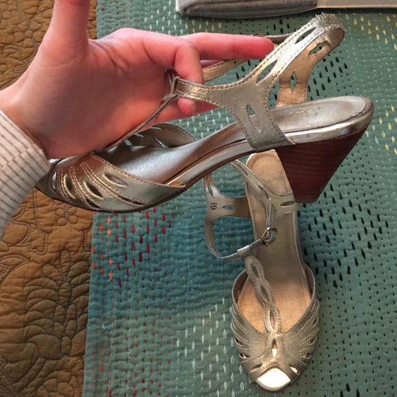Silvery gold Seychelles heels