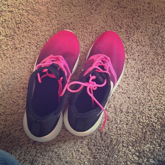 Nike roshe runs. Ombré pink to black.