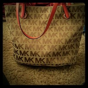 Michael korrs purse!