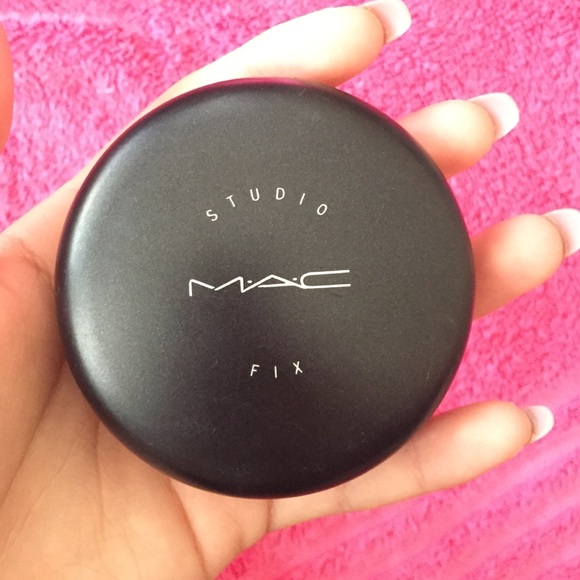 STUDIO FIX POWDER