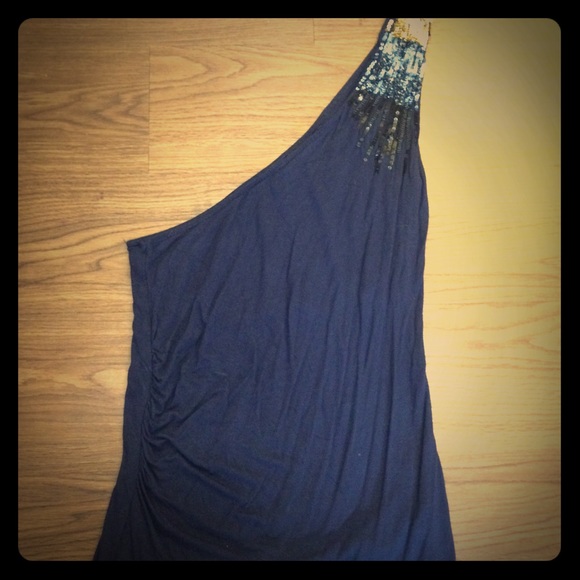 Single shoulder tank