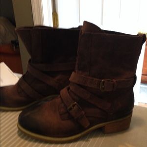 7.5 Ralph Lauren cute buckled boots. Brown