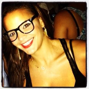 Meet your Posher, Ely