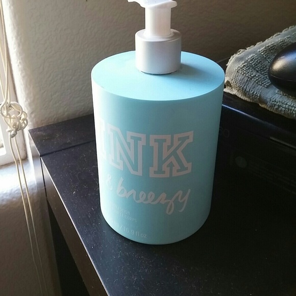 PINK wild & berry body lotion