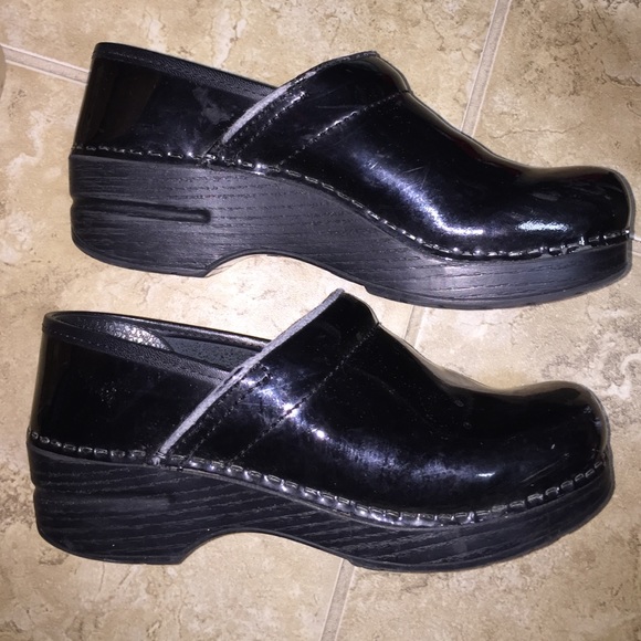 Dansko Black 37 clog shoes