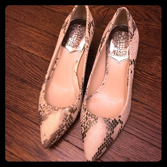 Vince Camuto Snakeskin Leather Pumps 5 Excellent