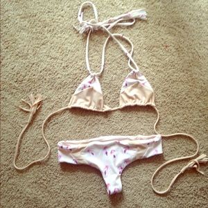 Acacia Uns top and Mentawai bottoms🌸