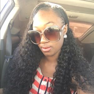 Meet your Posher, Monee