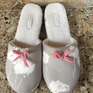 Size 7M Victoria's Secret House Slippers