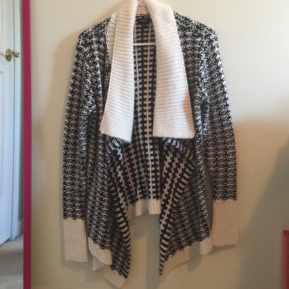 Black & White Warm Sweater-Size Small