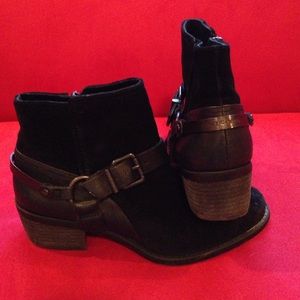 Vince Camuto ankle bootie