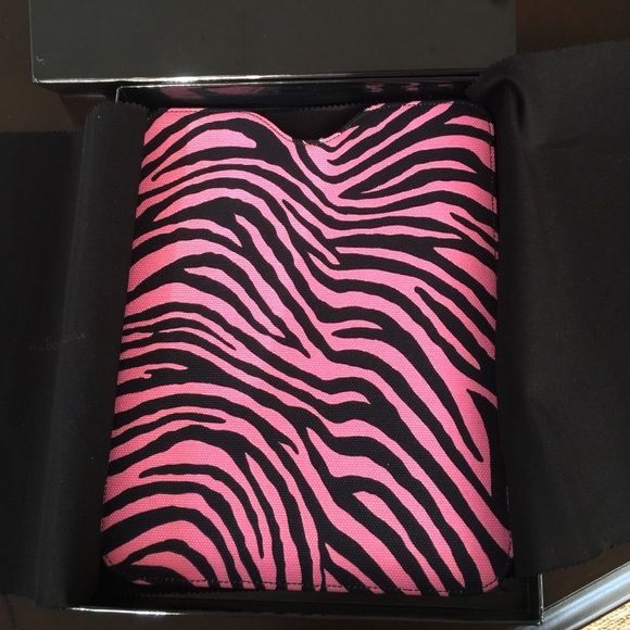 Katie grand loves hogan iPad pouch - Picture 3 of 3