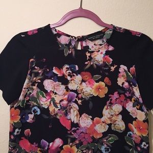 Dorothy Perkins Tops - Dorothy Perkins Black Floral Top Size 4 Dorothy Perkins Tops - Dorothy Perkins Black Floral Top Size 4