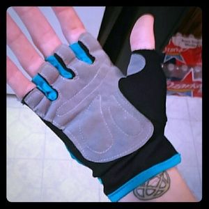 Brand new work out gloves
