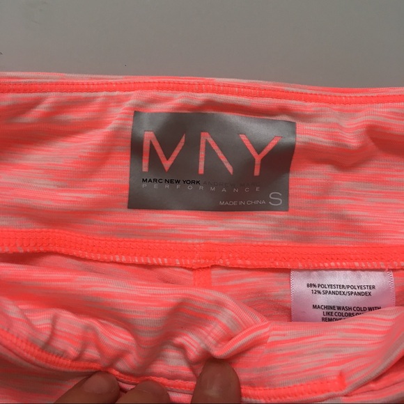 Neon peach crop workout leggings - Picture 2 of 2
