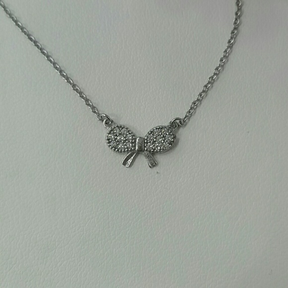 Teeny-tiny bow necklace - Picture 2 of 3