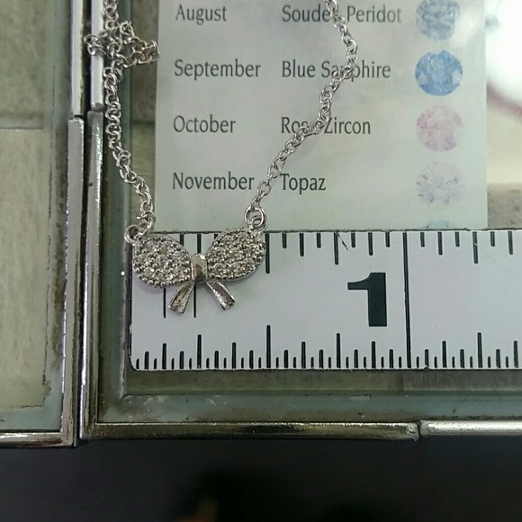 Teeny-tiny bow necklace - Picture 3 of 3