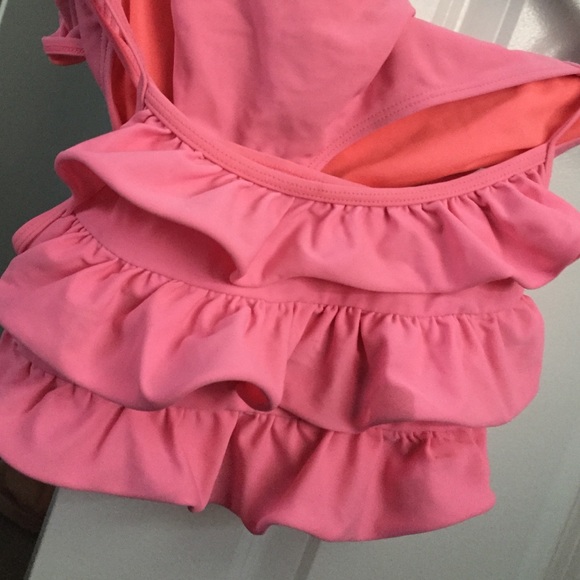 cute top and bottom swimsuit with ruffles on top - Picture 1 of 4