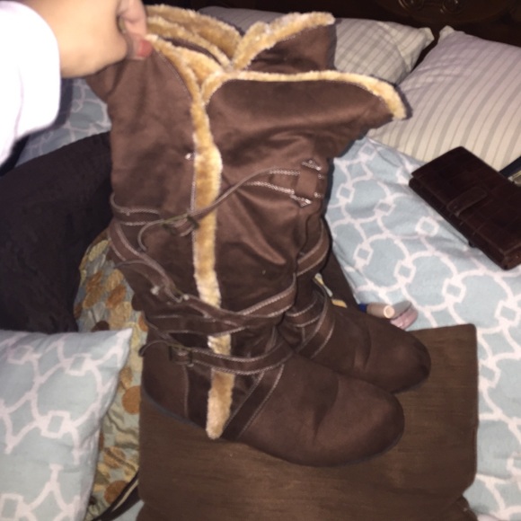 Like new jazzberry brown snow boots