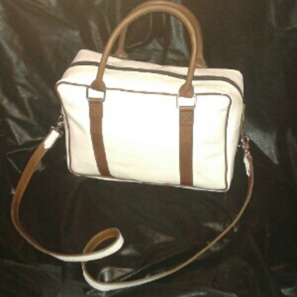 Beautiful white leather overnight / carry on bag - Picture 1 of 3