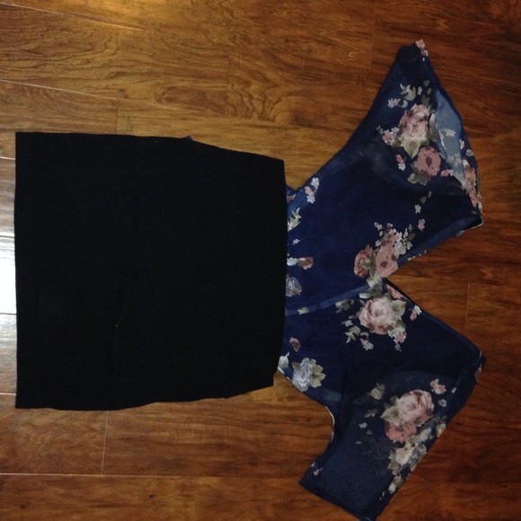 Black pencil skirt 😊