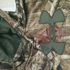 Men's under armour pull over size large Real tree