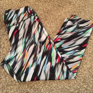 Express Capri performance leggings
