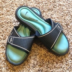 Nike comfort footbed sandals