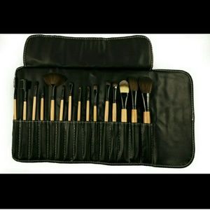Bobbi Brown makeup brushes
