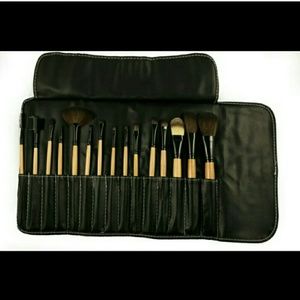 Bobbi Brown makeup brushes