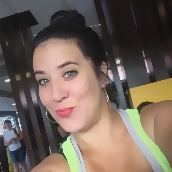 Meet your Posher, Elia - Picture 1 of 1