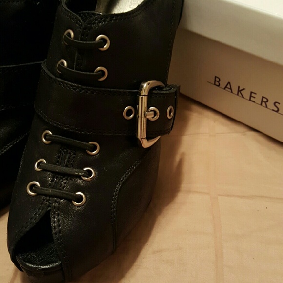 Shoes - Picture 2 of 4