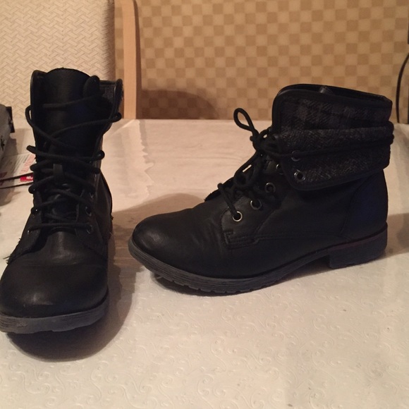 Rock & Candy black combat boots!❣ ON HOLD