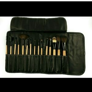 Bobbi Brown makeup brushes