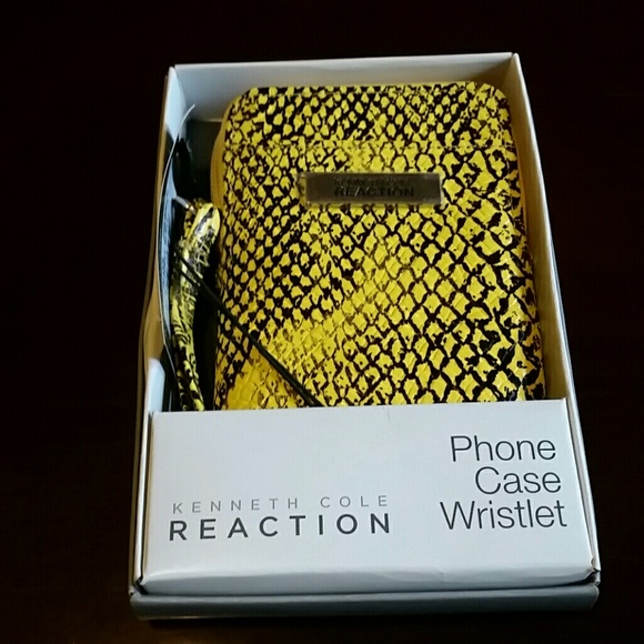 Kenneth Cole Reaction Cell Phone Wristlet NWT