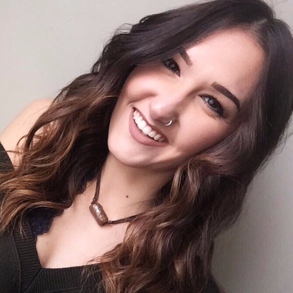 Meet your Posher, Jocelyn - Picture 2 of 2