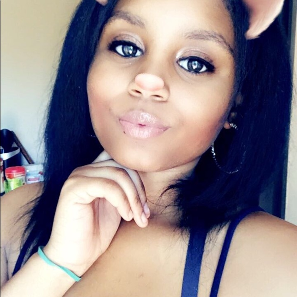 Meet your Posher, Yolanda