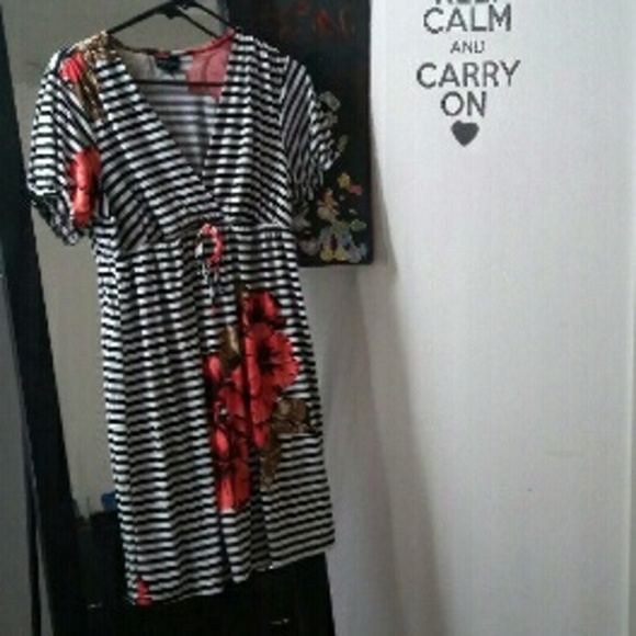 Cute sleeved dress! Size 14