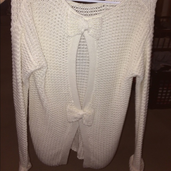 Knitted sweaters open back