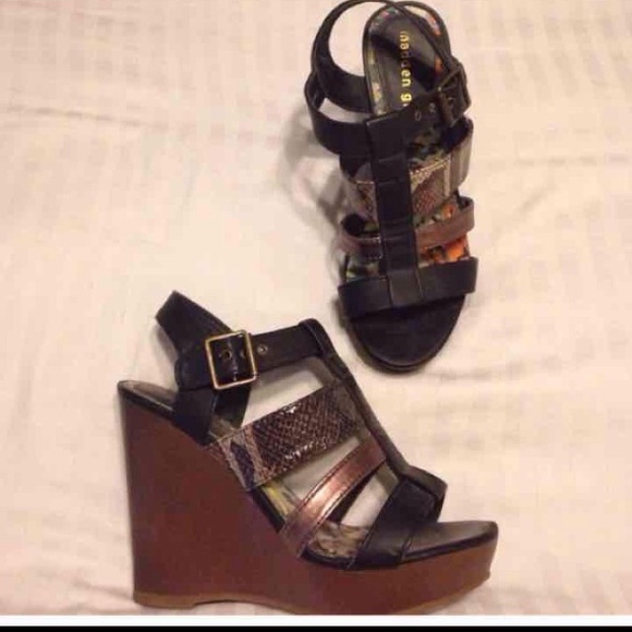 Madden Girl Kaycee Wedges