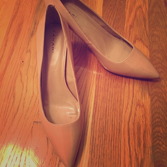 Brand Nee Tahari Heals