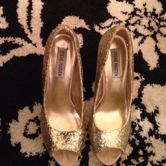 STEVE MADDEN Golden Sparkle platform heels! - Picture 2 of 4