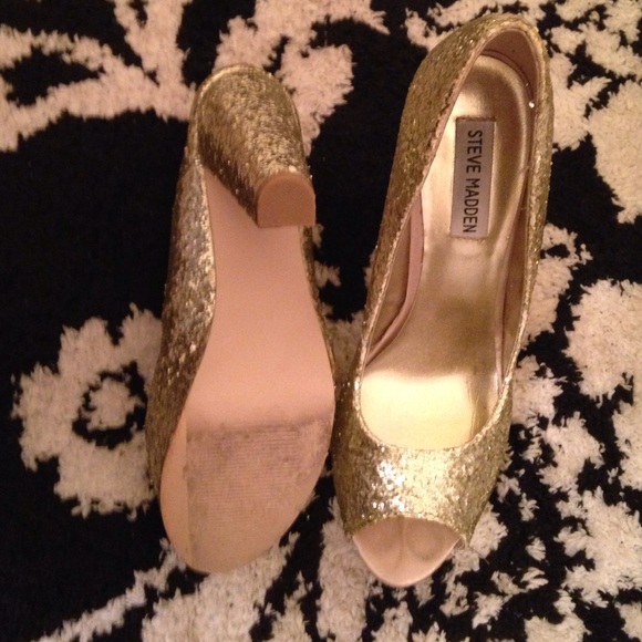 STEVE MADDEN Golden Sparkle platform heels! - Picture 3 of 4