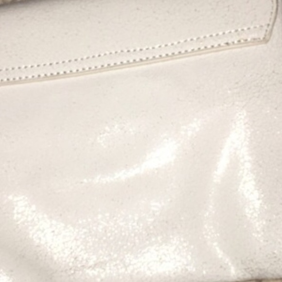 🚫SOLD🚫 Zara White Cracked Leather Messenger Bag - Picture 2 of 4