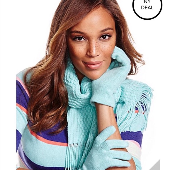 New York & company scarf & glove gift set