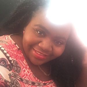 Meet your Posher, Adrienne