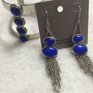 Bundle of earings & bracelet