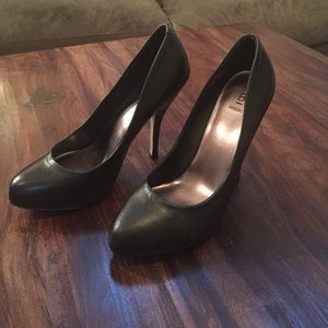 BAKERS BLACK LEATHER PUMP 9 NWOT