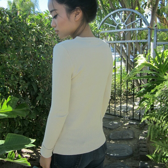 Cream v-neck sweater - Picture 2 of 2