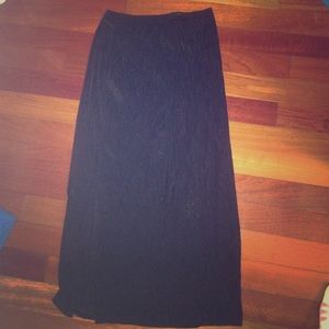 black maxiskirt